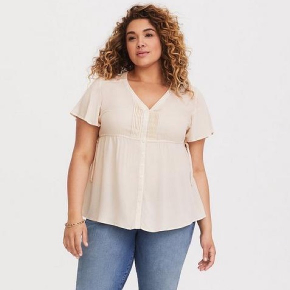 Torrid Textured Woven Flutter Sleeve Blouse - Picture 2 of 6